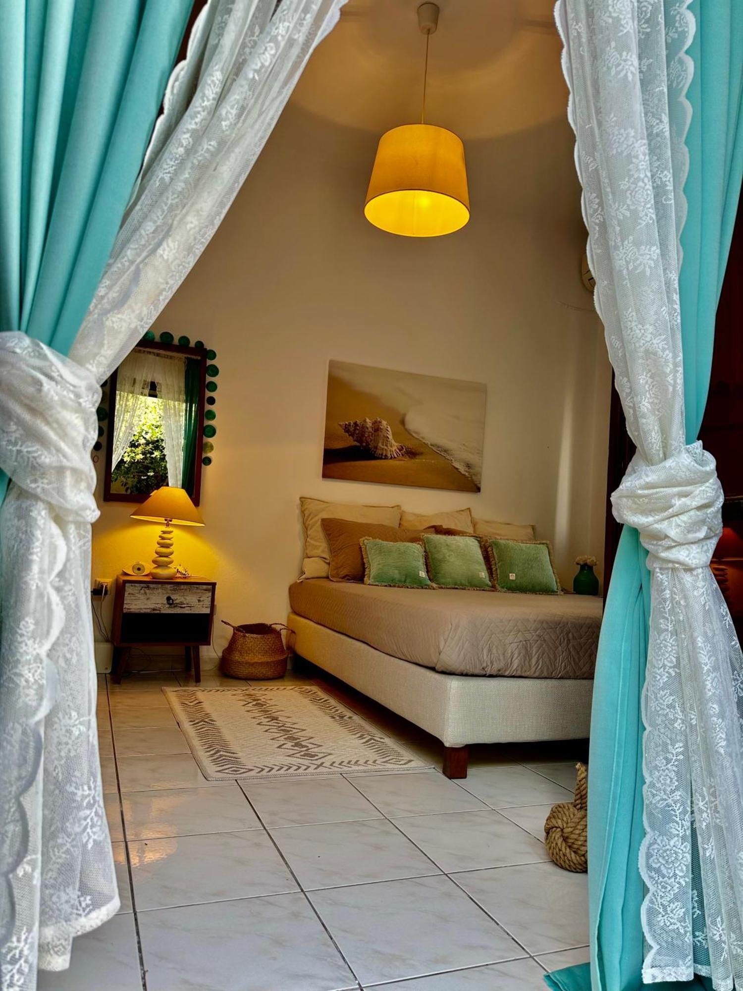 Eratous Seaside House Apartment Varnavas ภายนอก รูปภาพ