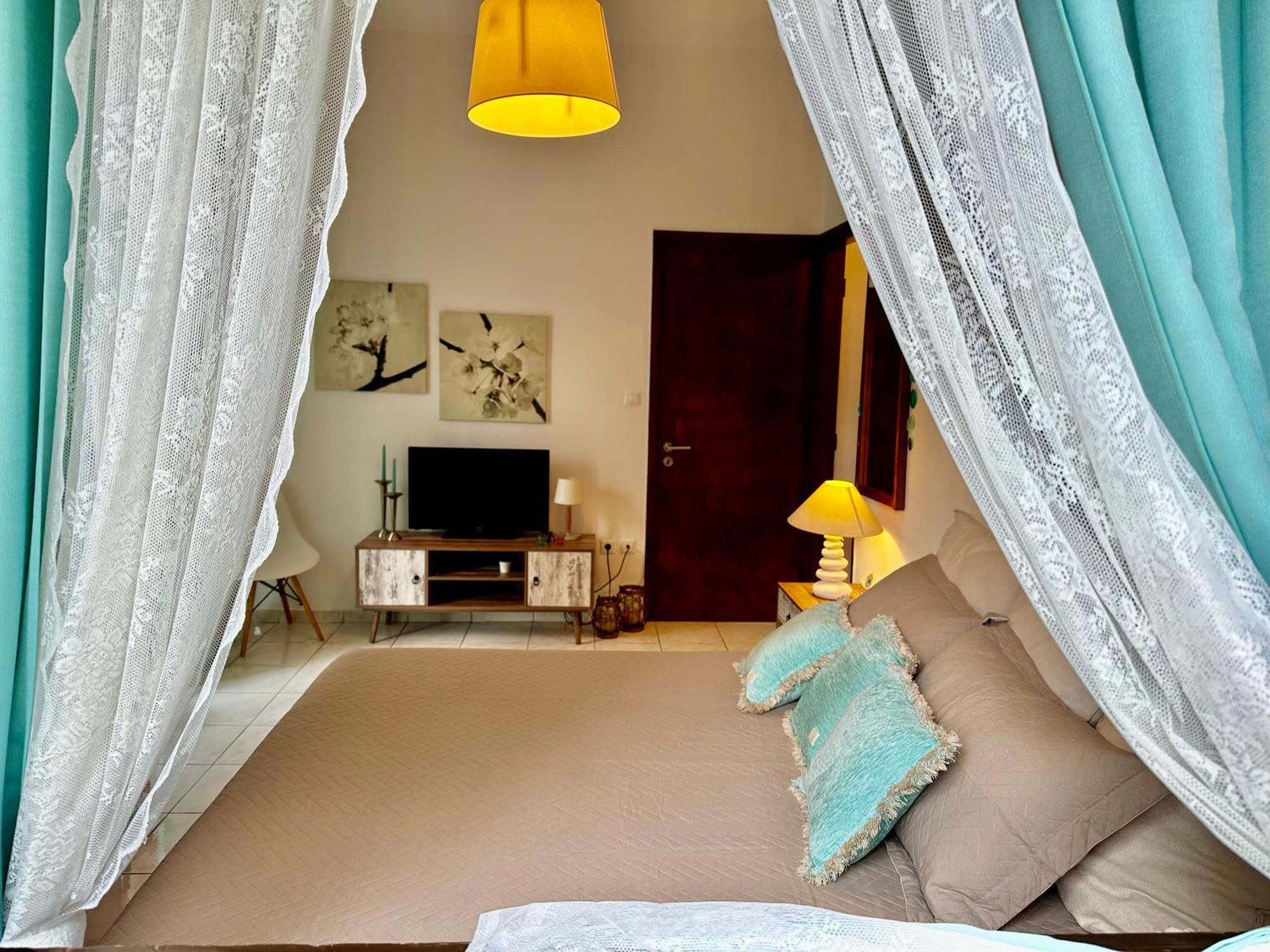 Eratous Seaside House Apartment Varnavas ภายนอก รูปภาพ