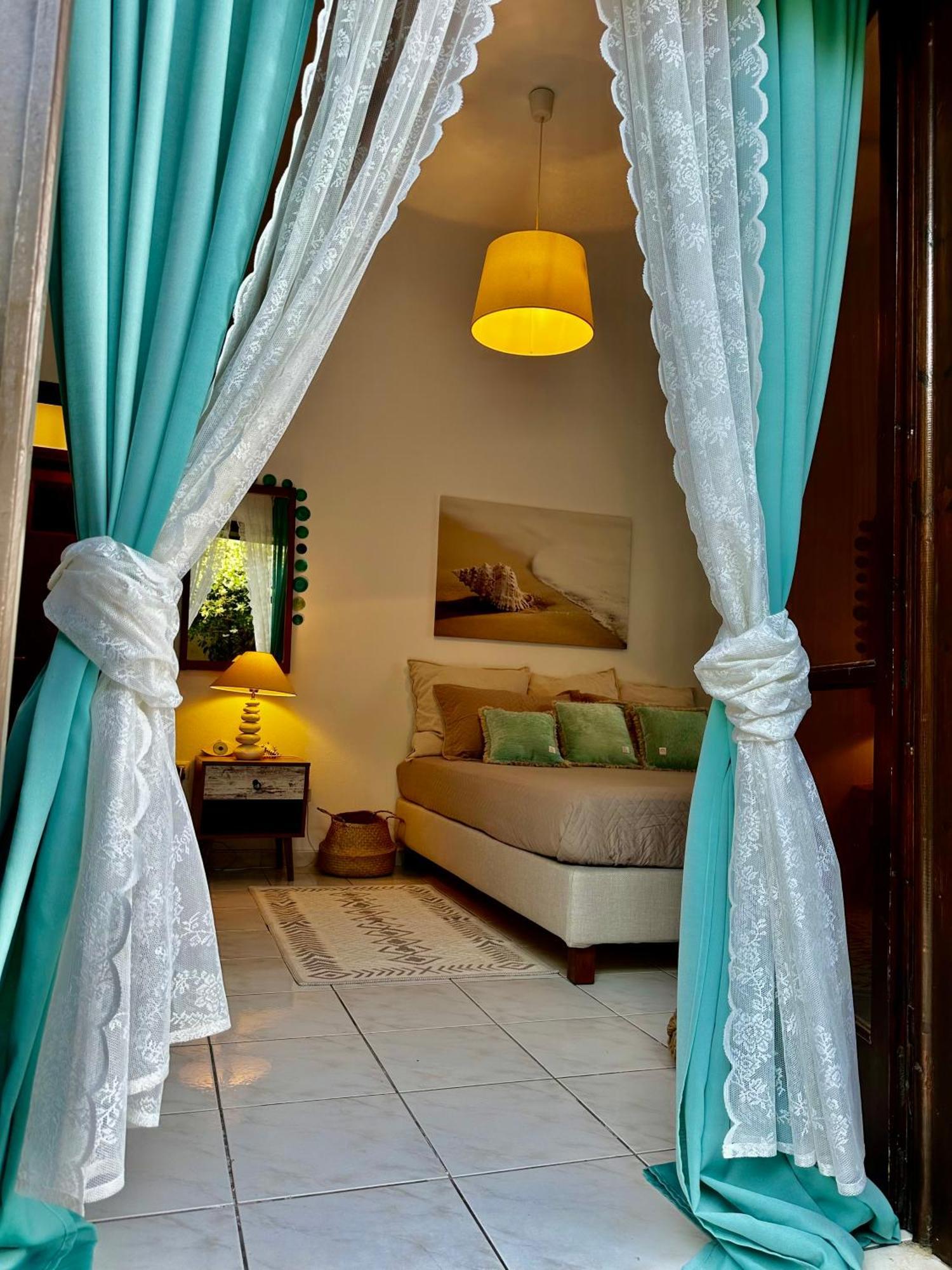 Eratous Seaside House Apartment Varnavas ภายนอก รูปภาพ